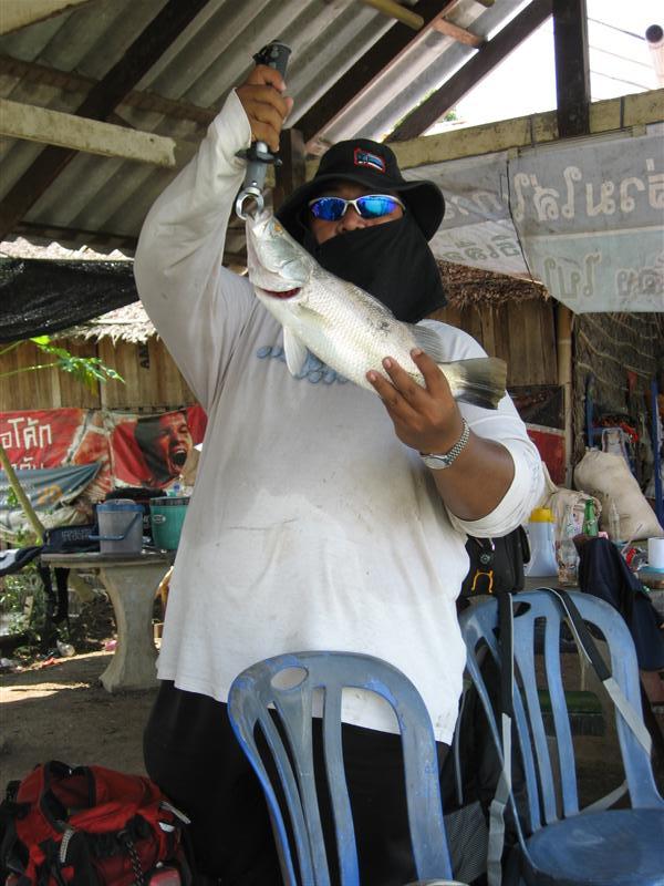 ตกลงปลาตัวเล็ก หรือคนตัวใหญ่กันเนี่ย  :spineyes: :spineyes: :spineyes: :spineyes: :spineyes: :spiney