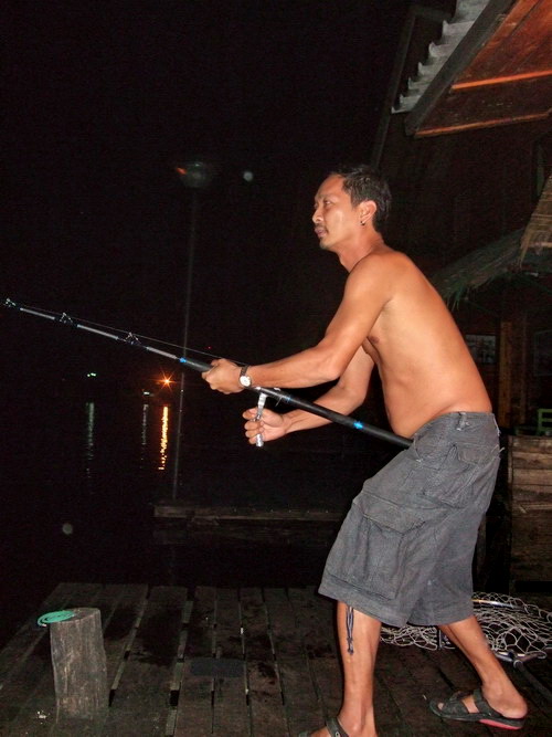 จัดต่อเนื่องทันที ตัวนี้ให้ท่านพี่ร่มเช็คบิล ถอดชุดนักบุญเมื่อเย็นออกแล้วดูซกมกทันที 555555+ :grin: 