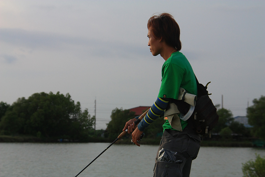 น้าต้น ตีเหยื่อสู้ตราย อึดทนพะบู้ อยู่ทั้งวัน....

พงเต๊บมาดไม่ขยันเท่าน้าต้นเล้ยยย...เอาแต่หลบร่ม