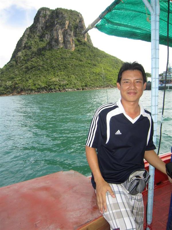 ใครๆ เค้าบอกว่า ใครมาลงเรือที่ท่าน