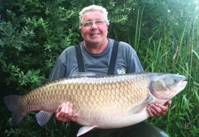 อันนี้รูป Grass Carp Fish มันคล้ายๆ ยี่สก นงลจันทร์ บอกไม่ถูก :grin: