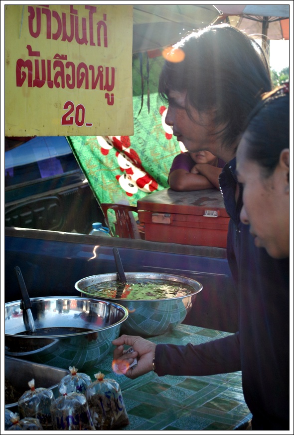 
อาหารที่จะซื้อ..ต้องมีน้านิ่มตัดสินใจด้วย....
 :grin: :grin: