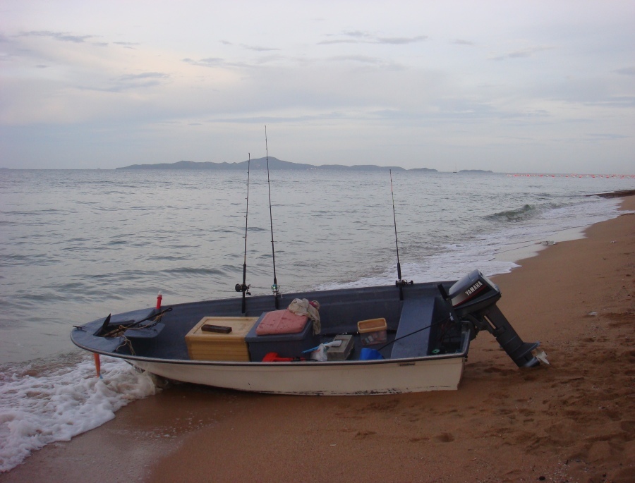 ซิ่งเรือเล็กหาปลาสละ กับขวัญจอมเทียน