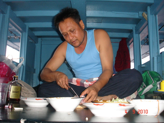 พี่พิศ ทำไรในเก๋งเรือ