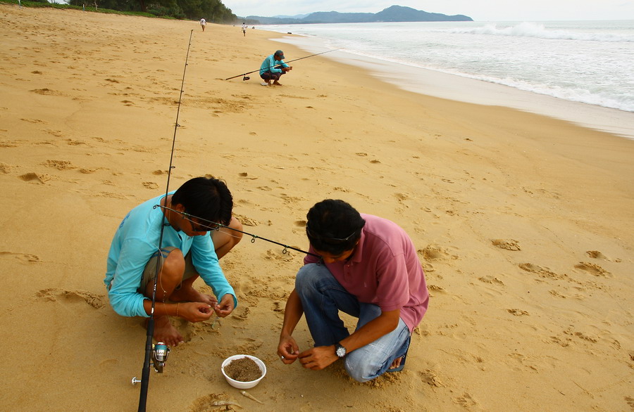  [b]เริ่มจะสนุกกับปลาเล็กริมหาด หึ หึ ก็บอกแล้วใงว่าปลาอยู่ใกล้ๆ[/b]
