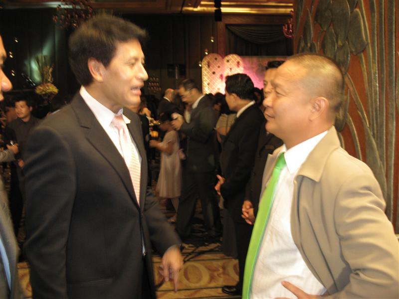 อ้าว พี่เอกพัน ก็มาครับ  :cool: :cool: :cool: :cool: :cool: :cool: :cool: :cool: :cool:

.........