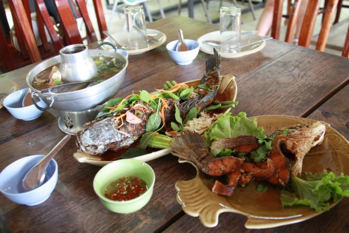 อาหารได้ถูกจัดเตรียมจากทางร้าน   :umh: :