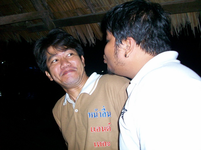 นี่ซ้อมไรหว่า...

 :grin: :grin: :kiss: