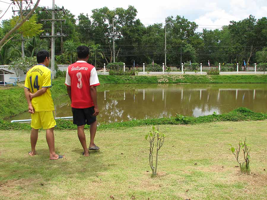 ช่างนวย กับ สุบิน เดินสำรวจหมายพลาง