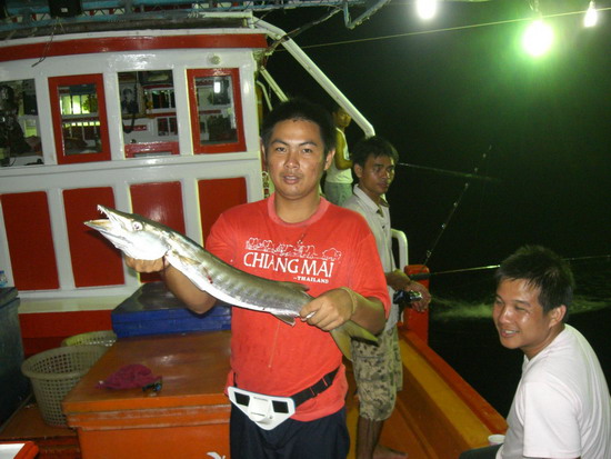 ท้ายเรือครับโดนหลายตัวหลุดก็มีครับ