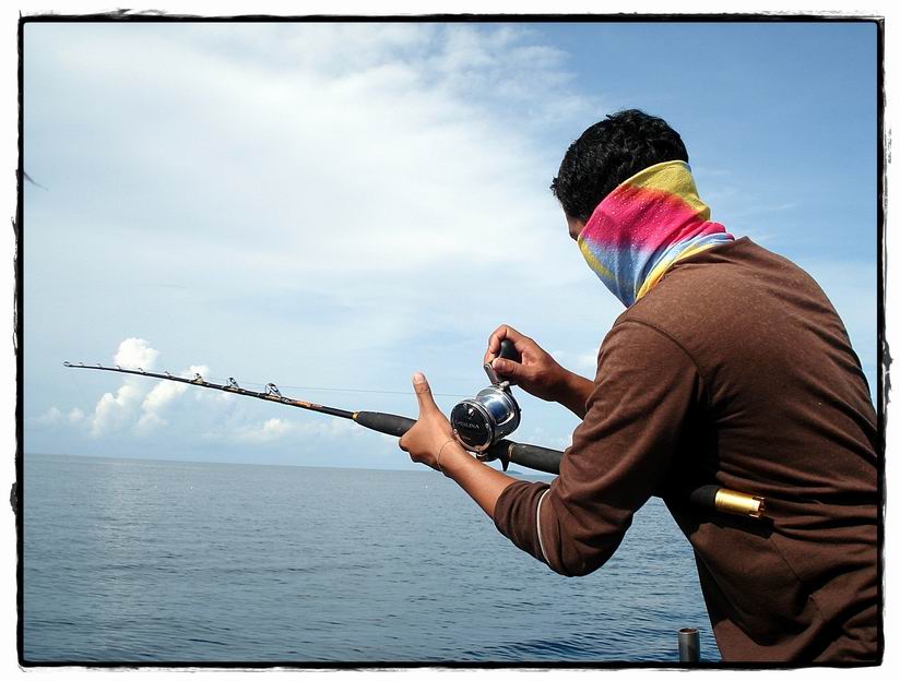 

.... :smile:......มาเล่นท้ายเรือสะดวกกว่า....... :