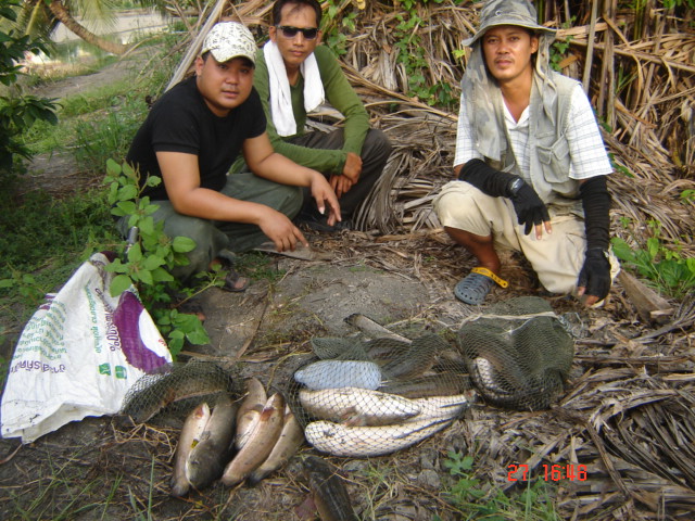 ขอติดรูปบ้างซิ  ถ่ายแต่คนอื่น :cool: :cool:
