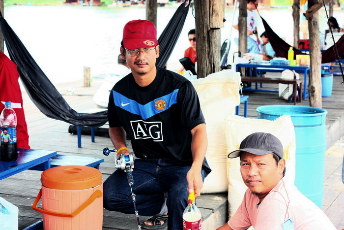 เสร็จงานแล้วครับ  กลับมาแล้ว  แต่ต้องอาศัยเด็กเก่าน้าอู๊ดดึงหนึ่งแต้มให้  ขอบคุณครับ
 :cheer: :chee