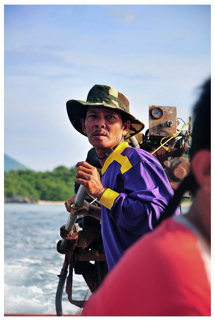 สำหรับเรือตกปลาวันนี้ เป็นเรือที่คุ้นเคยเชื่อมือกันดีอยู่แล้วสำหรับน้าหน่องโก๋หลังคัน วันนี้ พวกเราล