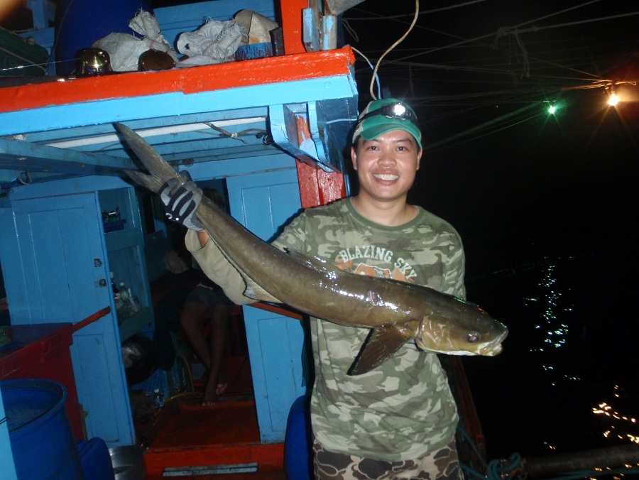 ตัดมาตอนกลางคืนอีกคืนเลยแล้วกัน



บอกแล้ว ว่าขี้เกียจถ่ายรูป


จิงๆ กลัวไม่ได้ตกปลา ฮ่าฮ่า :