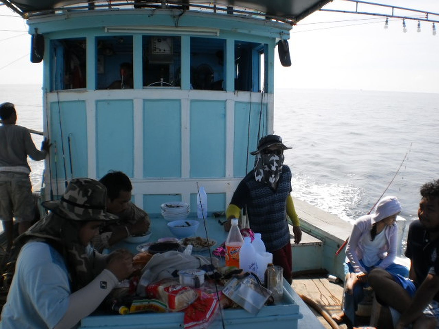 วิ่งเรือกับเข้าฝั่งตอนบ่ายโมงกว่า