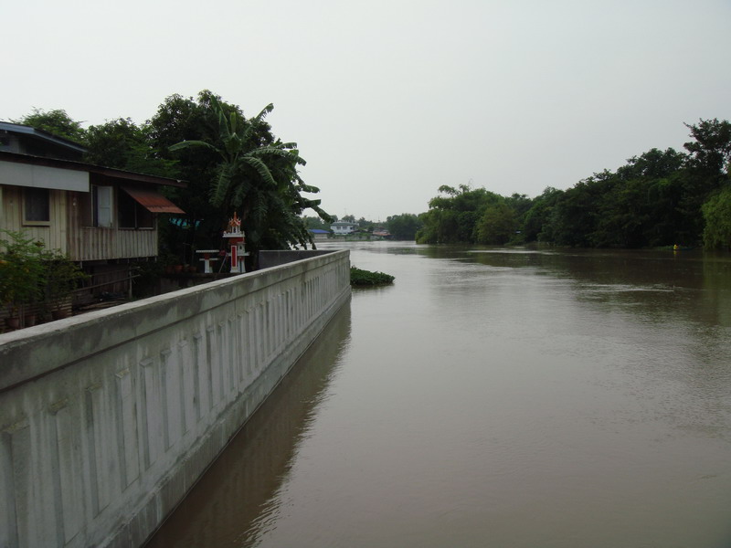 เป็นพนังกันน้ำเห็นมีกระสูบขี้นกัดลูกปลาอยู่แต่ยังเอาตัวขึ้นมาไม่ได้เนื่องจากเวลาน้อยโอกาศหน้าจะพยายา