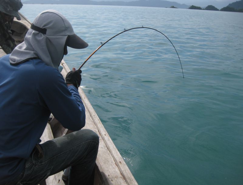 สลับกันขึ้นเรือเช้านี้ผมออกกับ  น้