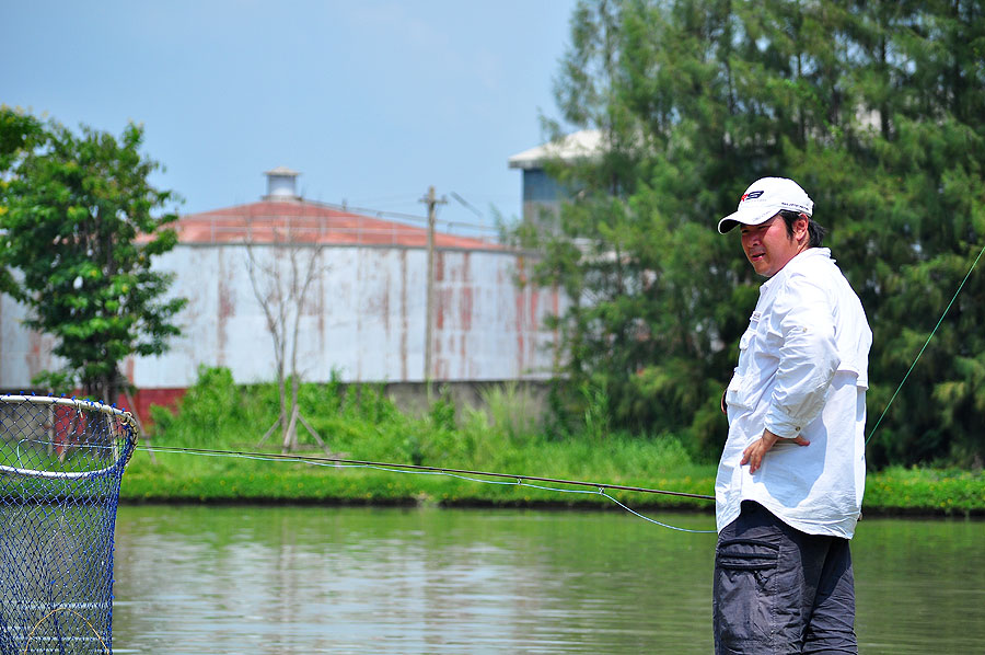 น้าบอยมองสวิงอย่างครุ่นคิด วันนี้อ
