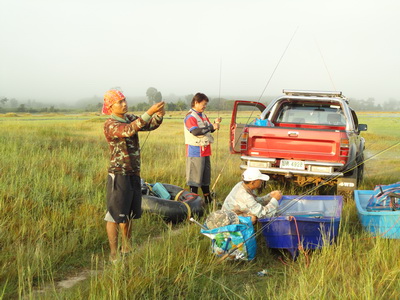 You  will  never  walk  alone : Fly fishing Ubon