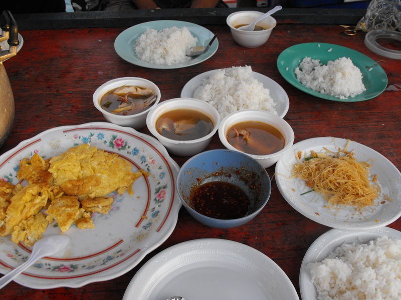  :cool:
มื้อเย็นมาแล้ว......กินง่ายๆ 
จะได้