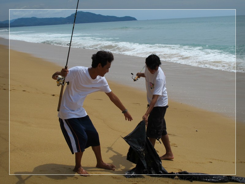 คนข้างเขาดูไม่ได้เลยไปช่วยครับ :love: