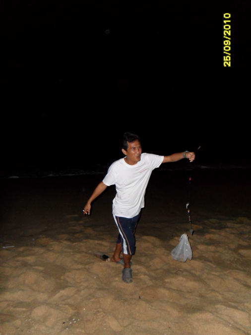  :ohh: น้าหนุ่มวิ่งลงไปทำอะไรที่หาดคร้าบ :ohh: