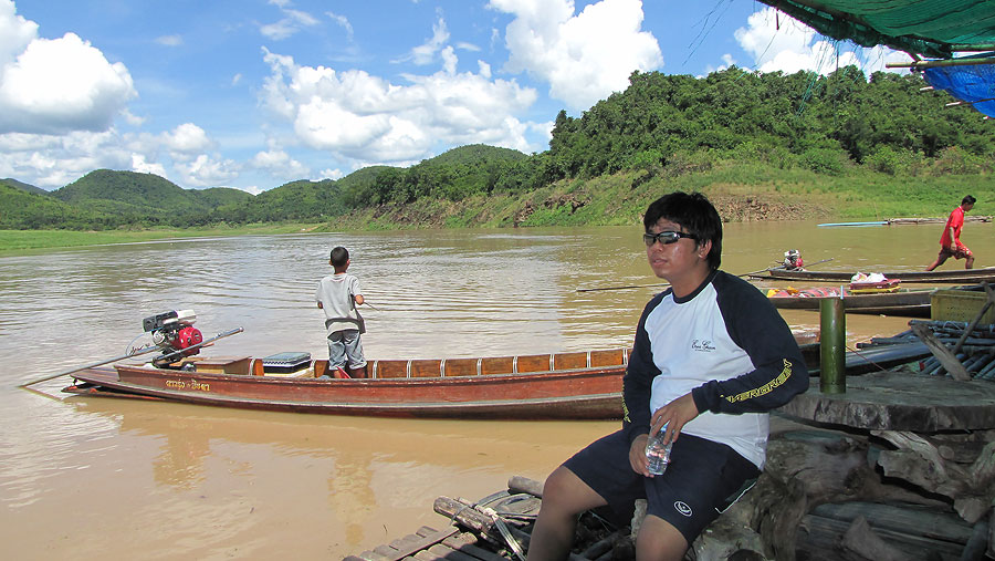 
   น้าแลนด์ หน้ามันหมดแล้ว  ไม่หล่อไม่เป็นไร เราเก่งซะอย่าง   :cool: :cool: :cool: