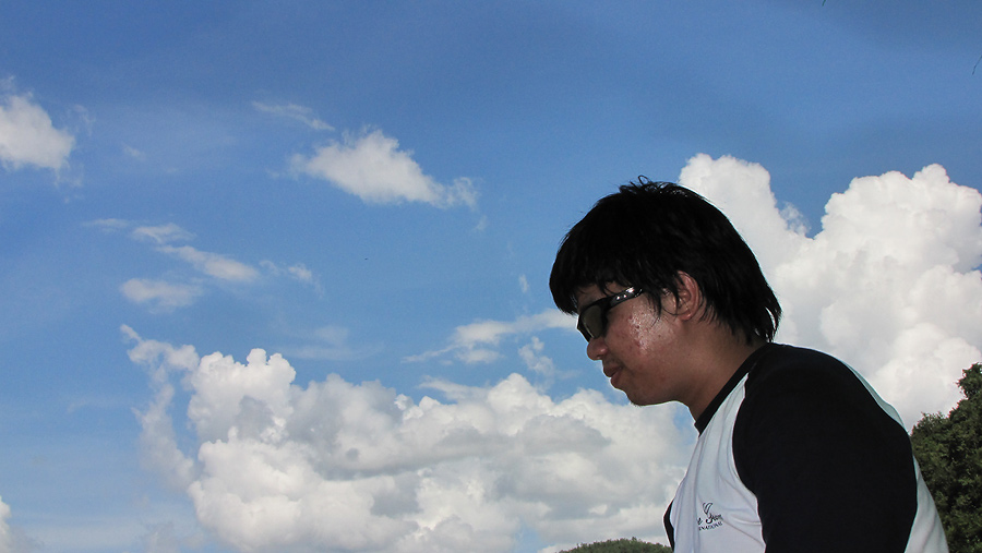 
    ดูพวกเราซิครับ    นั่งหมดแรงกันเลย   :tongue: :tongue: :sick: