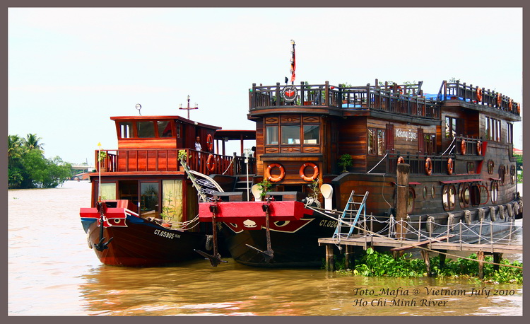 บางลำตั้งชื่ออิงชื่อแม่น้ำ เรือลำด้านในชื่อเรือแม่โขงครับ 


สวัสดีครับน้านก ตกทุกปลา วันนี้ไม่ไป