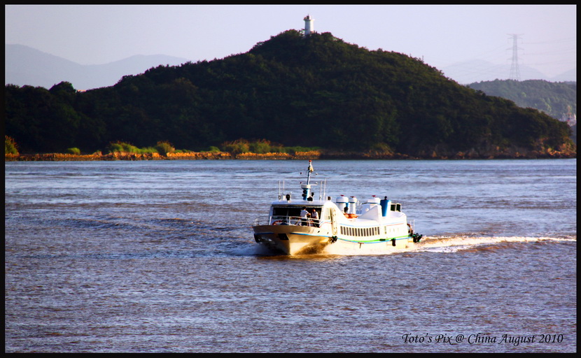 โจชานเป็นหมู่เกาะทางตอนกลางของจีนครับ เป็นเขตอุตสาหกรรมและท่าเรือ ที่นี่มีสะพานข้ามทะเลที่ยาวที่สุดใ