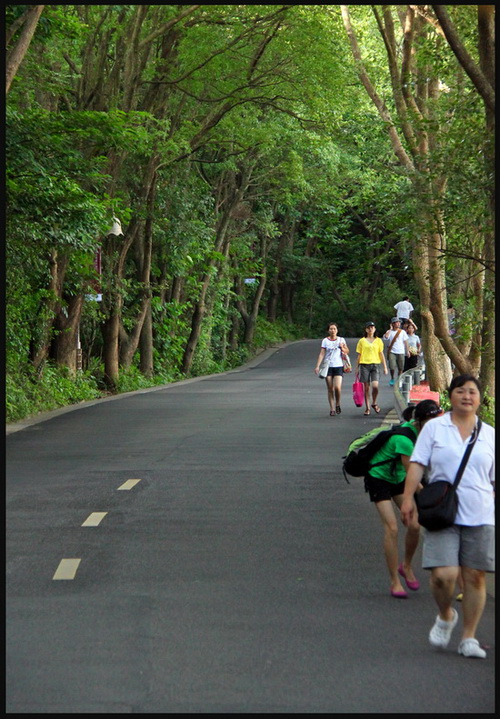 ดู วิวไปเรื่อยๆครับ 

หวัดดีครับน้ากอฟดอนเมือง  :cheer: :cheer: