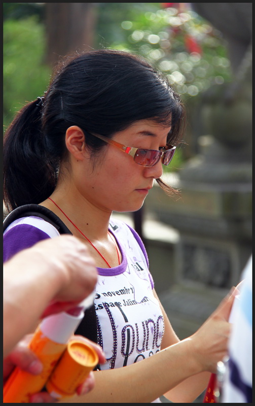 ผมไหว้พระเสร็จก็เดินดูสาวๆเค้าไหว้พระกัน 


หวัดดีครับน้า acs10842  :cheer: :cheer: :cheer: