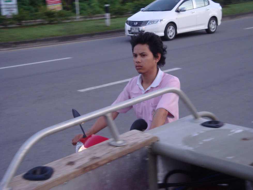 เด็กส่งเหยื่อครับ
เรื่องมันคือว่า 