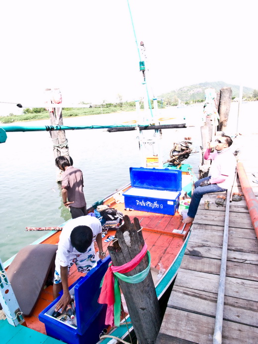 ที่ท่าเรือก่อนเลยครับ  ตาก้อนหาฝาหม้อทิ้งไปแล้ว5555 :laughing: