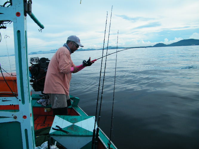 บุหรี่ยังไม่หมดมวน ท้ายเรือโดนดีเข