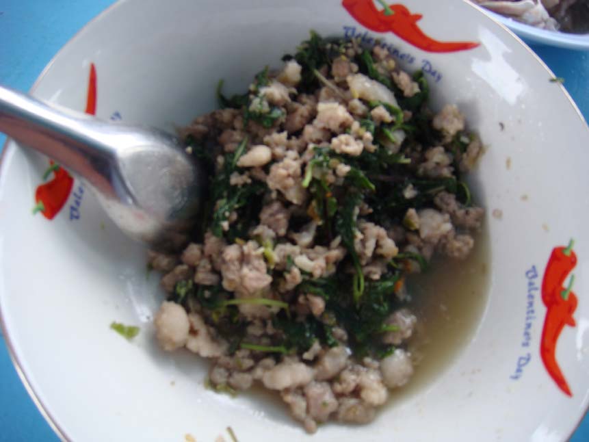 ผัดกระเพราหมูฉึก ๆ ทะเล......... :umh: :umh: :umh: