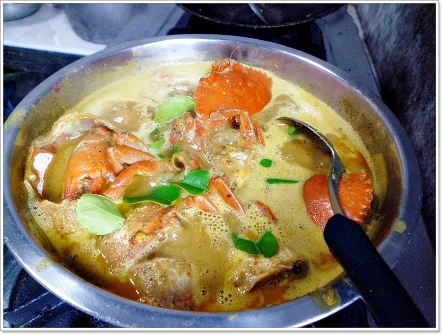  [b]รออีก...พอ...แดงเดือดอีกรอบส่งท้าย และท้ายสุด!!  

หน้าที่สุดท้ายของผม รับผิดชอบใบมะกรูดต้นเขื