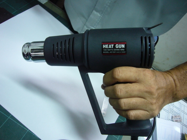          รูปที่  46  ปืน  HOT AIR GUN  1500 W