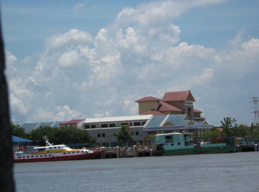 ท่าเรือมาตรฐานมากครับ สวยงาม :grin: