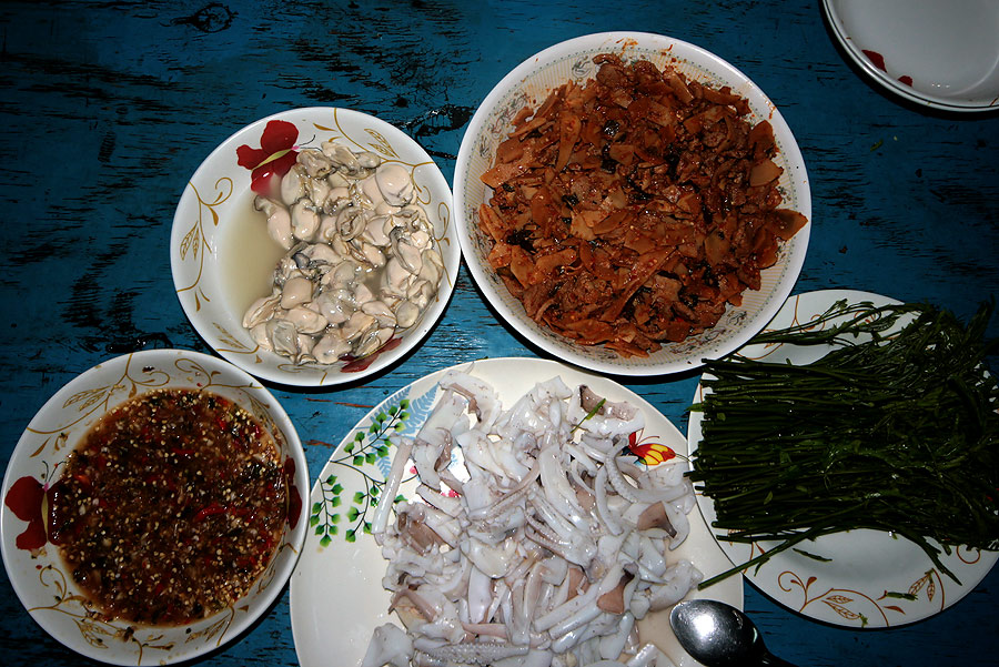 

[b]กับข้าว  ทำไม  เหมือนกับแกล้ม  จังห