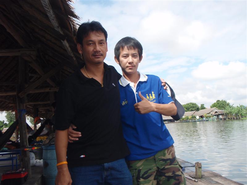 ภาพนี้ตอนอยู่ที่บึง...อืมห์..เด็กผี 2 คนใครว่าอยู่ร่วมกันไม่ได้... :laughing: