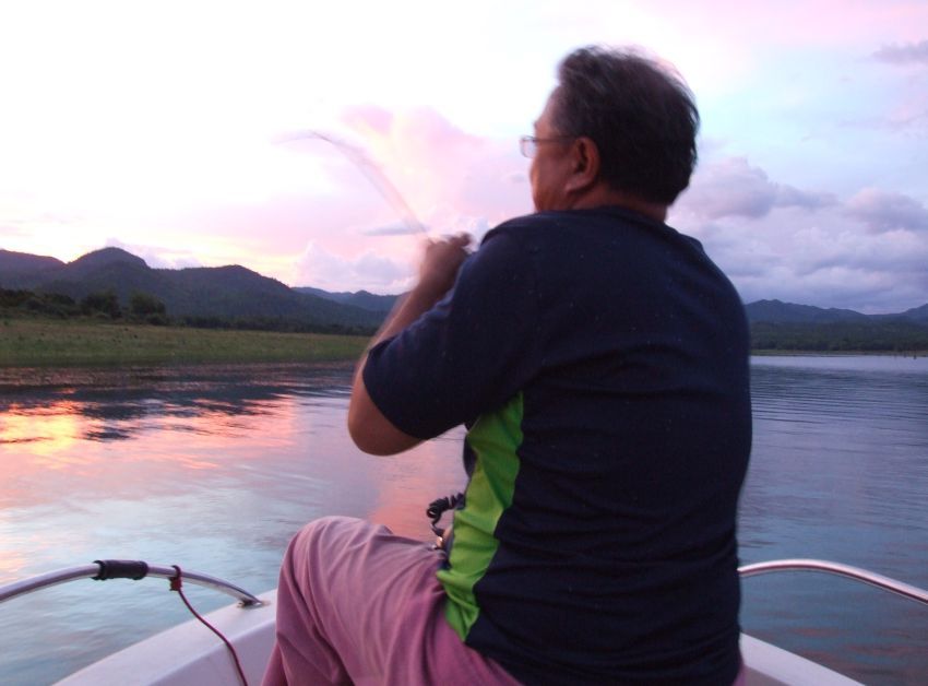 กัดพี่สรพล กำลังงัดเข้ามาก็หลุด  :sad: :
