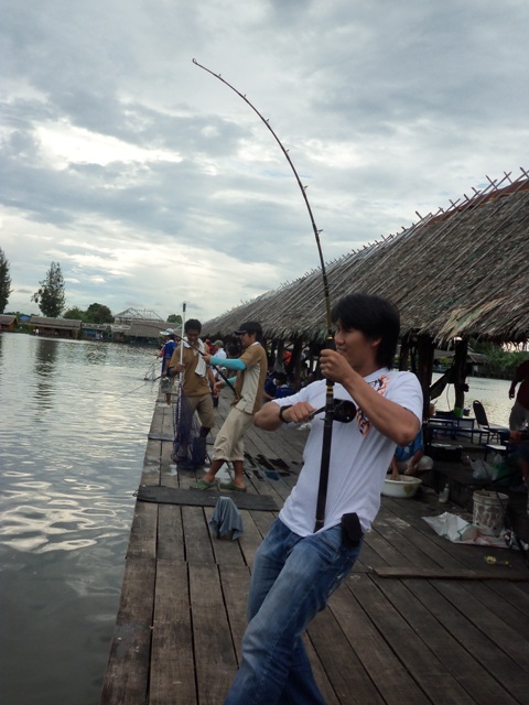 [q][i]อ้างถึง: potter_aon posted: 05-10-2553, 10:59:28[/i]

หวัดดีครับน้าเจ ป้าผึ้ง พี่อู๊ด น้าเเจ
