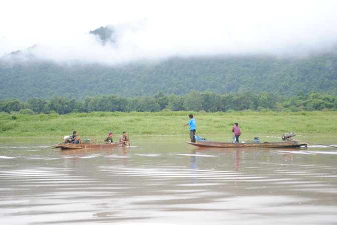 เรือลำเดียวไม่อยู่ครับต้องช่วยกันสองลำครับ    ฉึกฉึก :kiss: :kiss: :kiss: