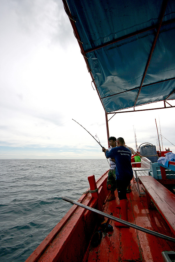 
 [b]   อ้าว  ที่หัวเรือ  งานเข้าอีกแล้ว

