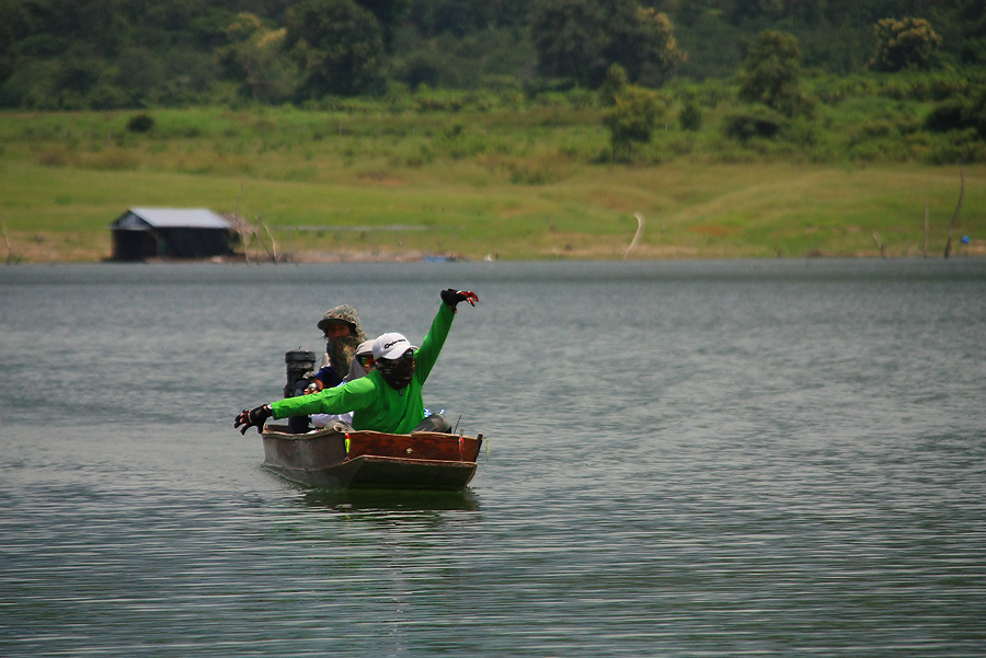 มาแล้ววววววววววว..เรือด่วนของนักตก
