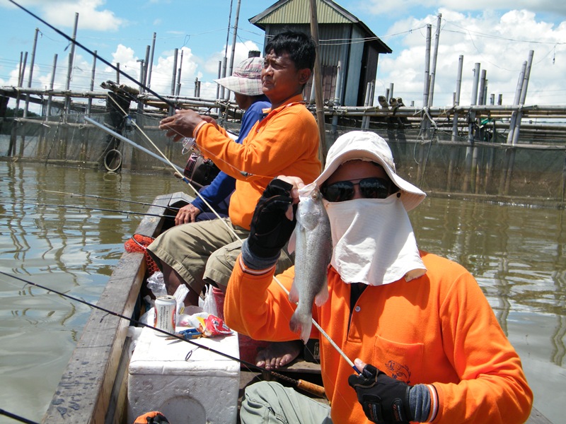 เดอะฝาหรั่ง แอบเล่นกระพงข้างเรือแบ