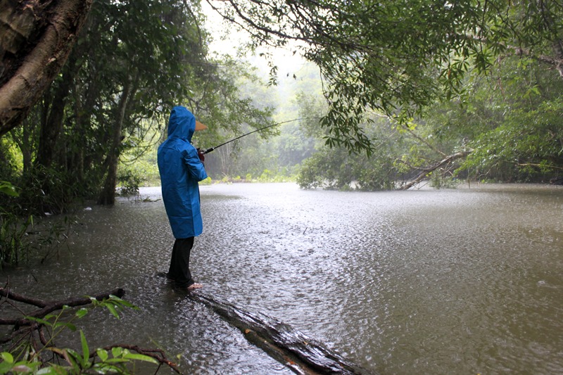 ไม่ทันได้กลับเลยฝนก็ลงซะแล้ว เอ้างานนี้ลุยกันต่อ