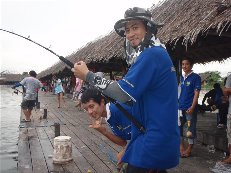 จัดไปเด๋อ............... :laughing: :laughing: :laughing:


ทีมนี้ขเมีนายแบบมาตกเรียกปลาด้วย.....